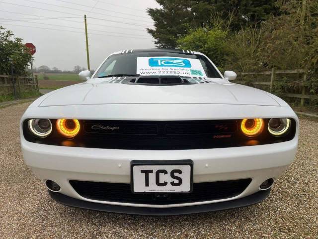 Dodge Challenger SHAKER Plus 5.7 HEMI V8 Auto LPG LHD Coupe Petrol White